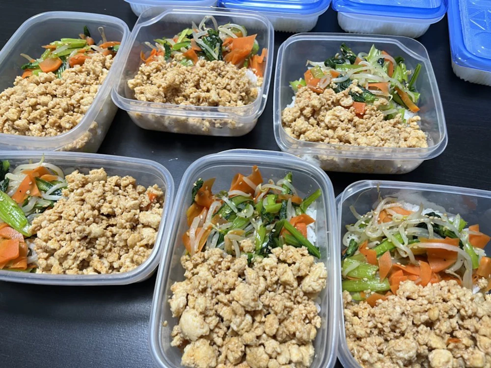 鶏ひき肉とナムルの弁当の写真