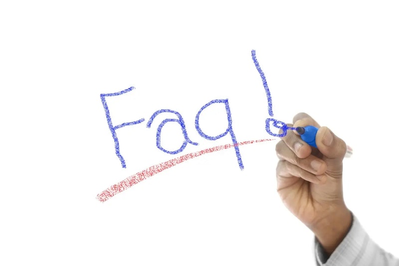 FAQ concept image with question marks – answering common questions about personal training benefits, such as session frequency and online options.