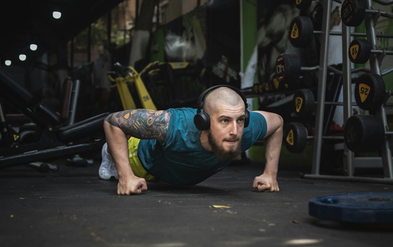 man-doing-push-ups