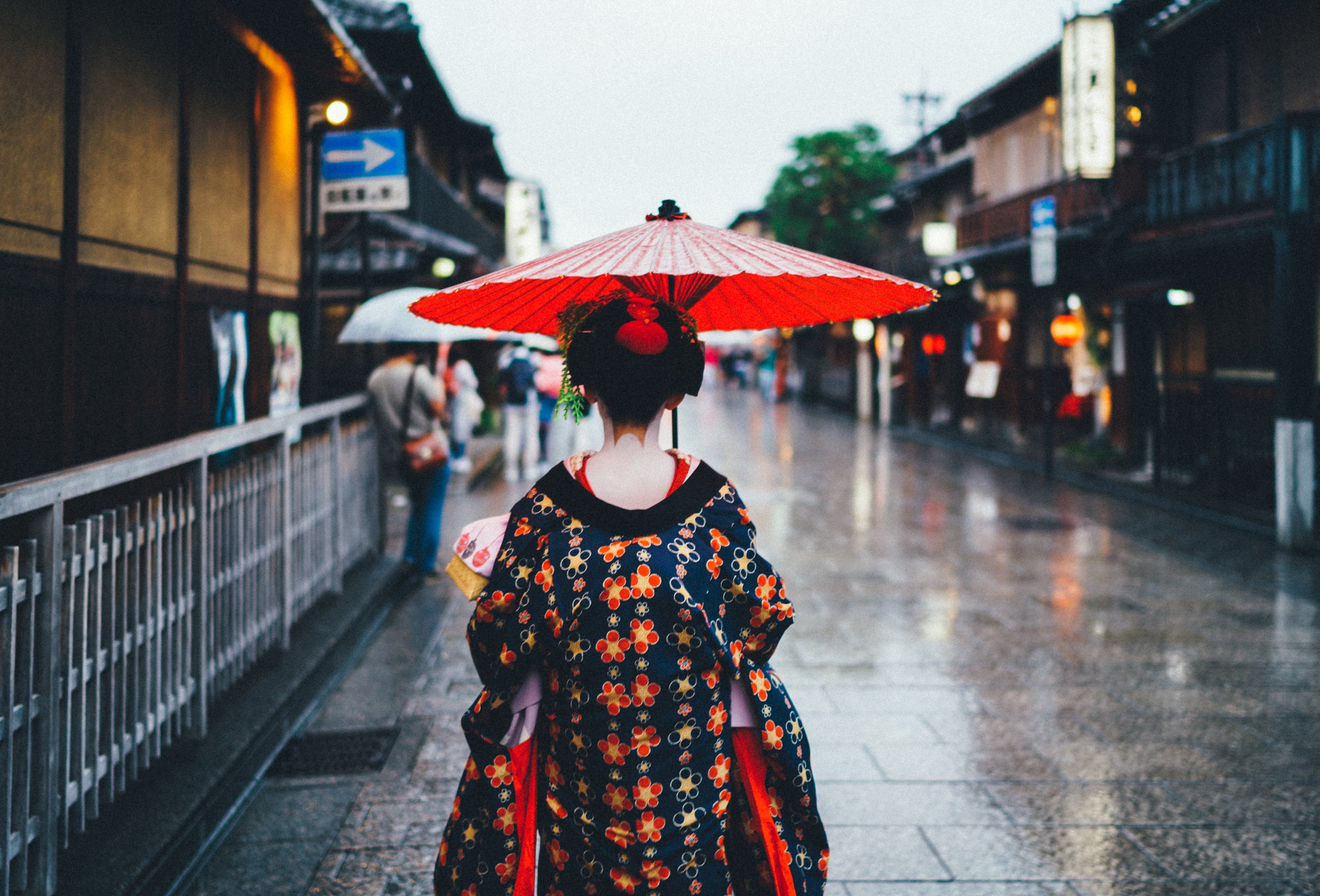 Kyoto Maiko & Geisha Performance and Cultural Walking Tour in Gion