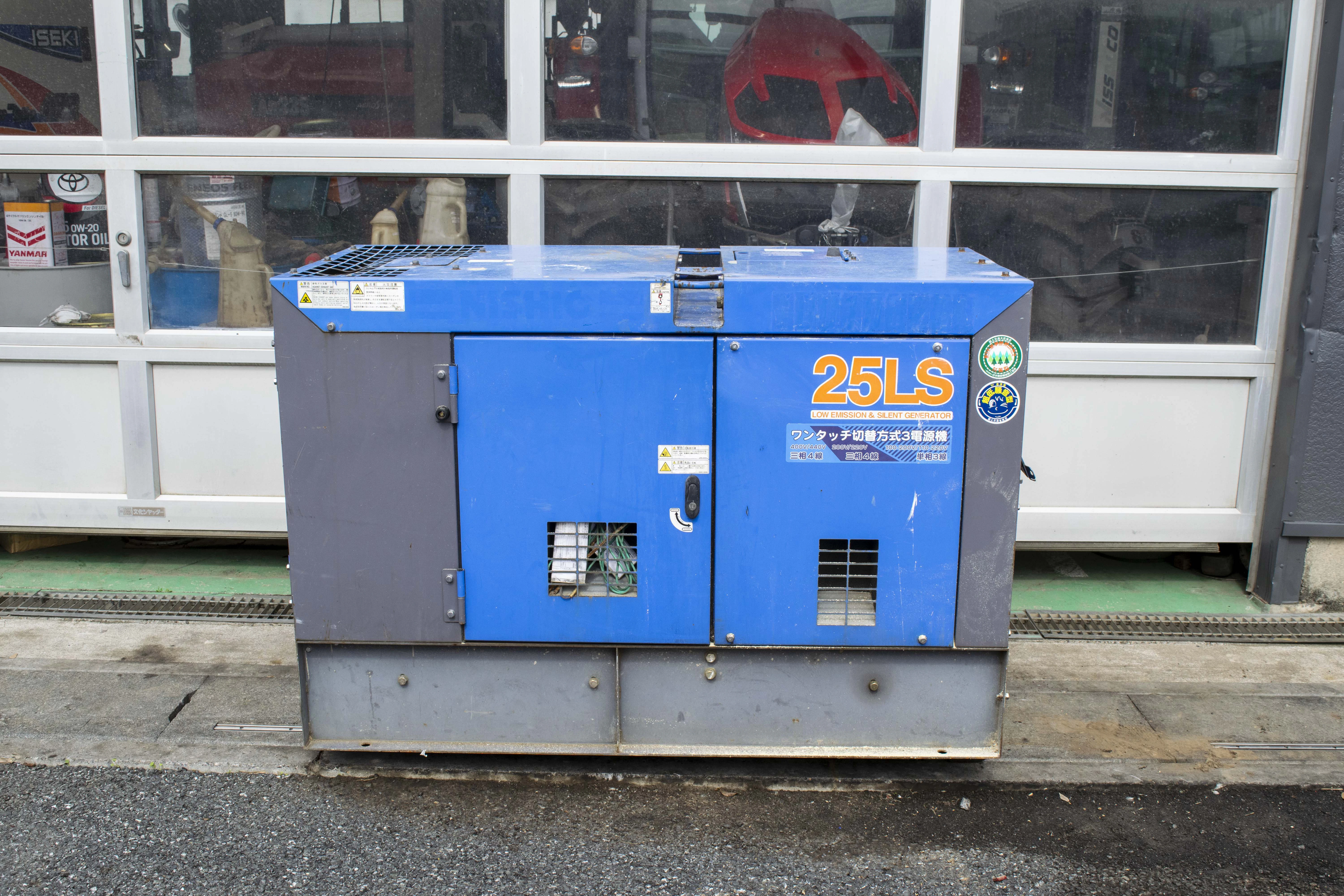 デンヨー・発電機・DCA-25LSKEの2枚目画像