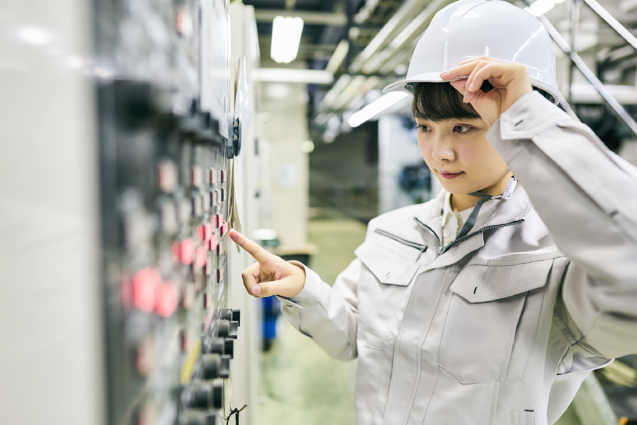 工場勤務は楽すぎる？楽だといわれる理由と職場選びの注意点を解説