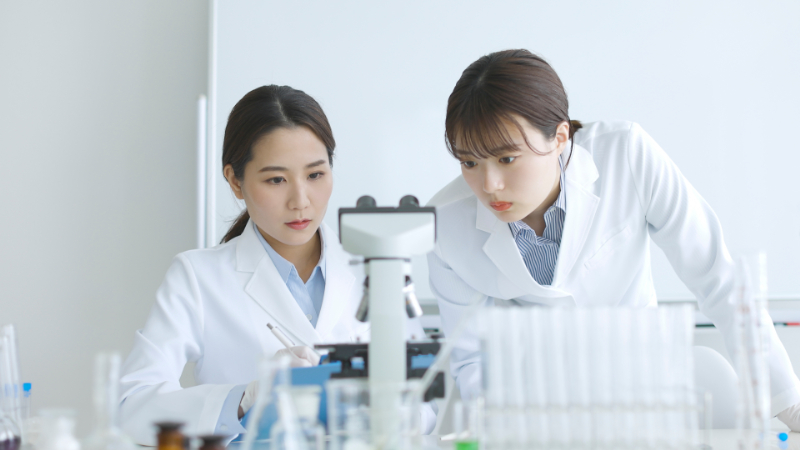 医学研究者の年収はいくら？基礎医学研究者・医師との違いも解説