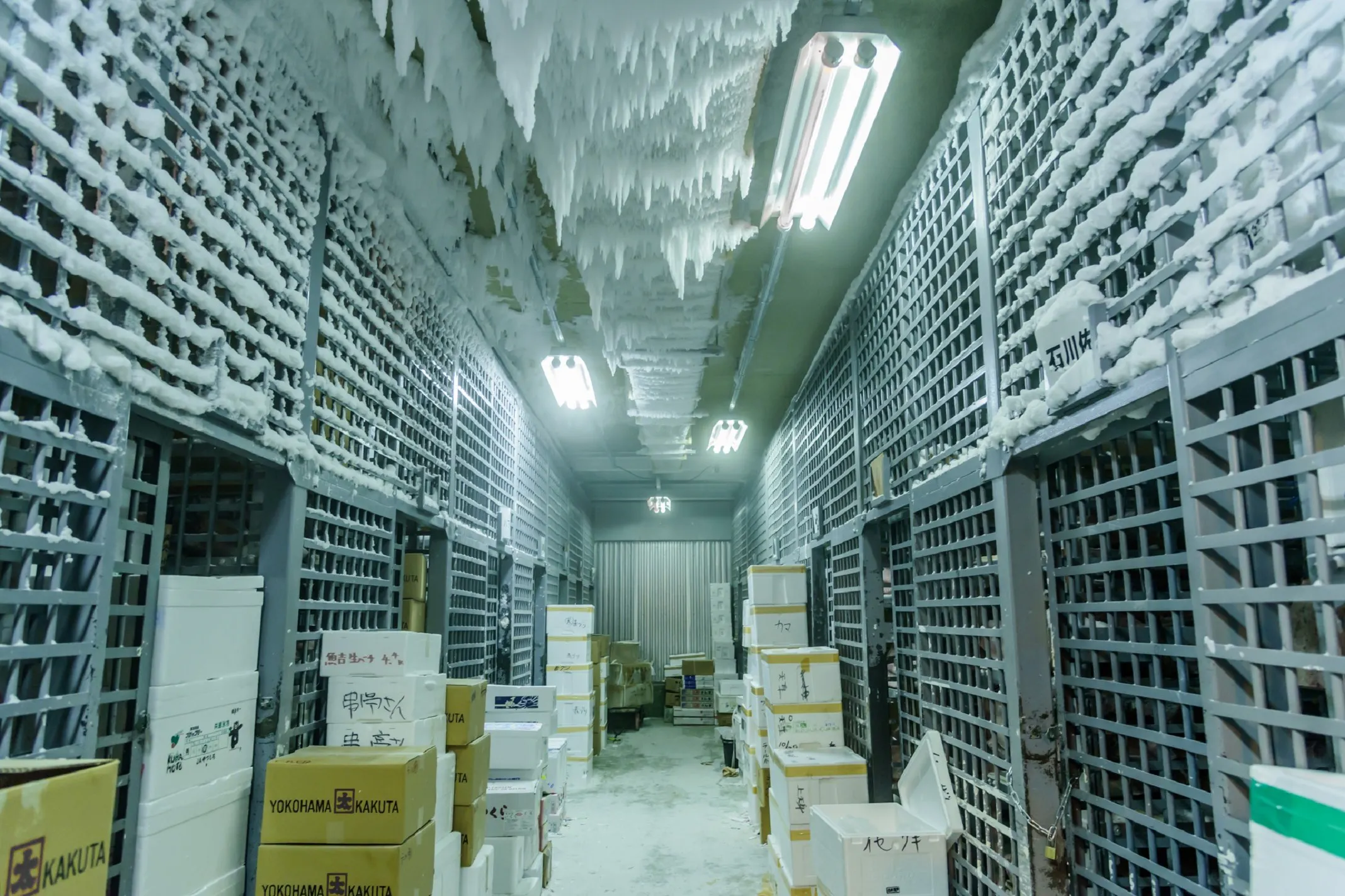 工場の寒さ対策8選!底冷えする作業場におすすめの防寒方法を紹介