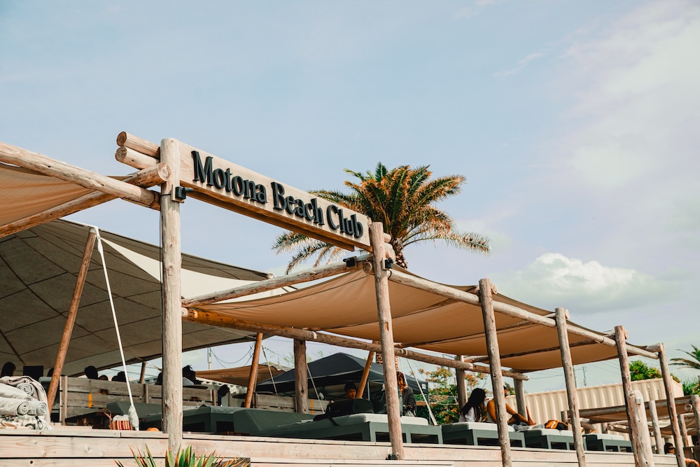 「Motona Beach Club」2026年シーズンスタート｜オープニングイベント開催のサムネイル