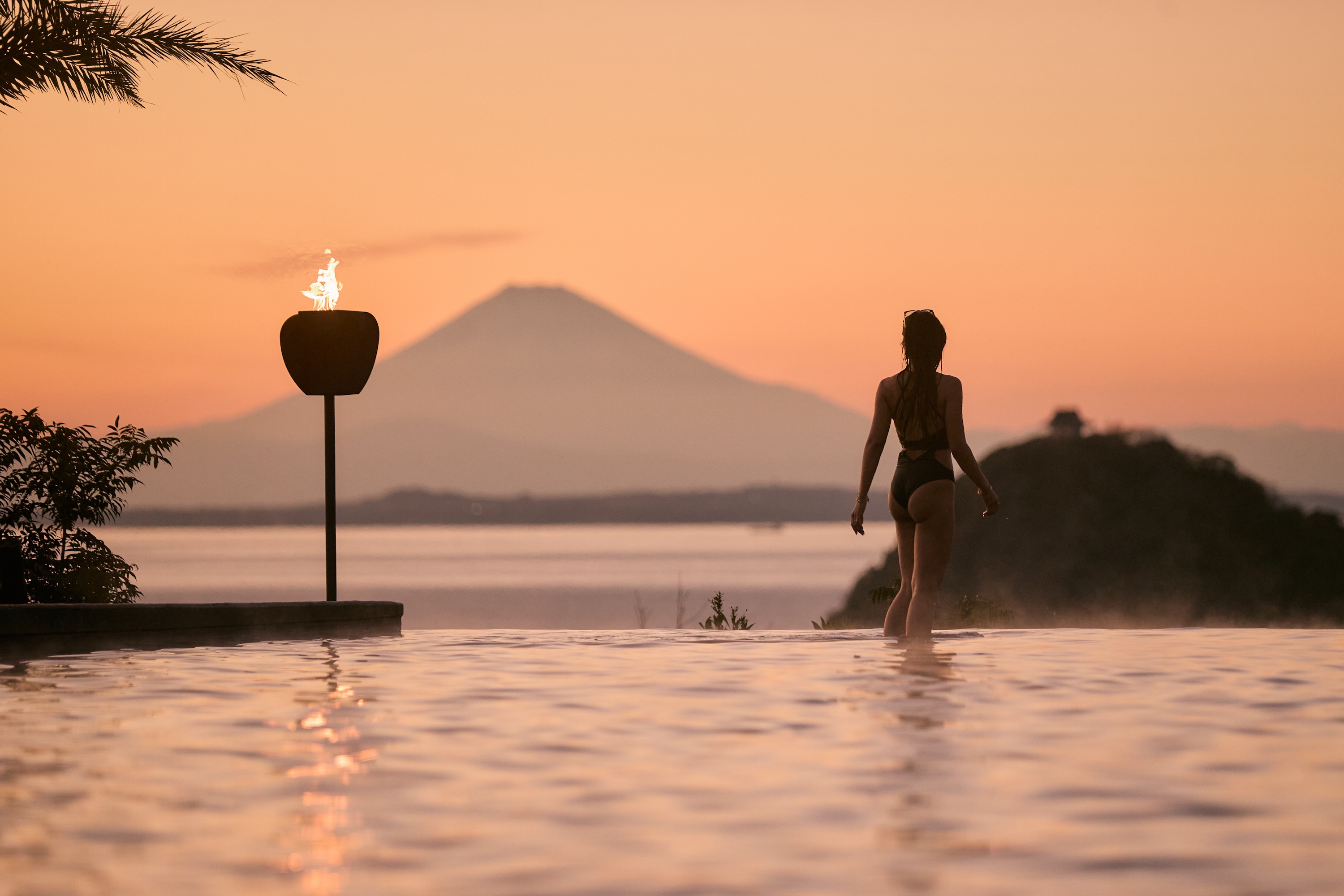 スパや温泉・露天風呂を訪れたようにリラックス！ 心身を癒す絶景ホットプールの楽しみ方