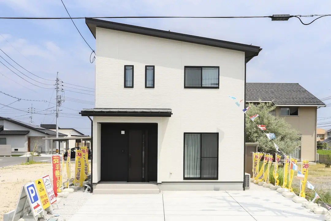 東伯郡湯梨浜町　２階建