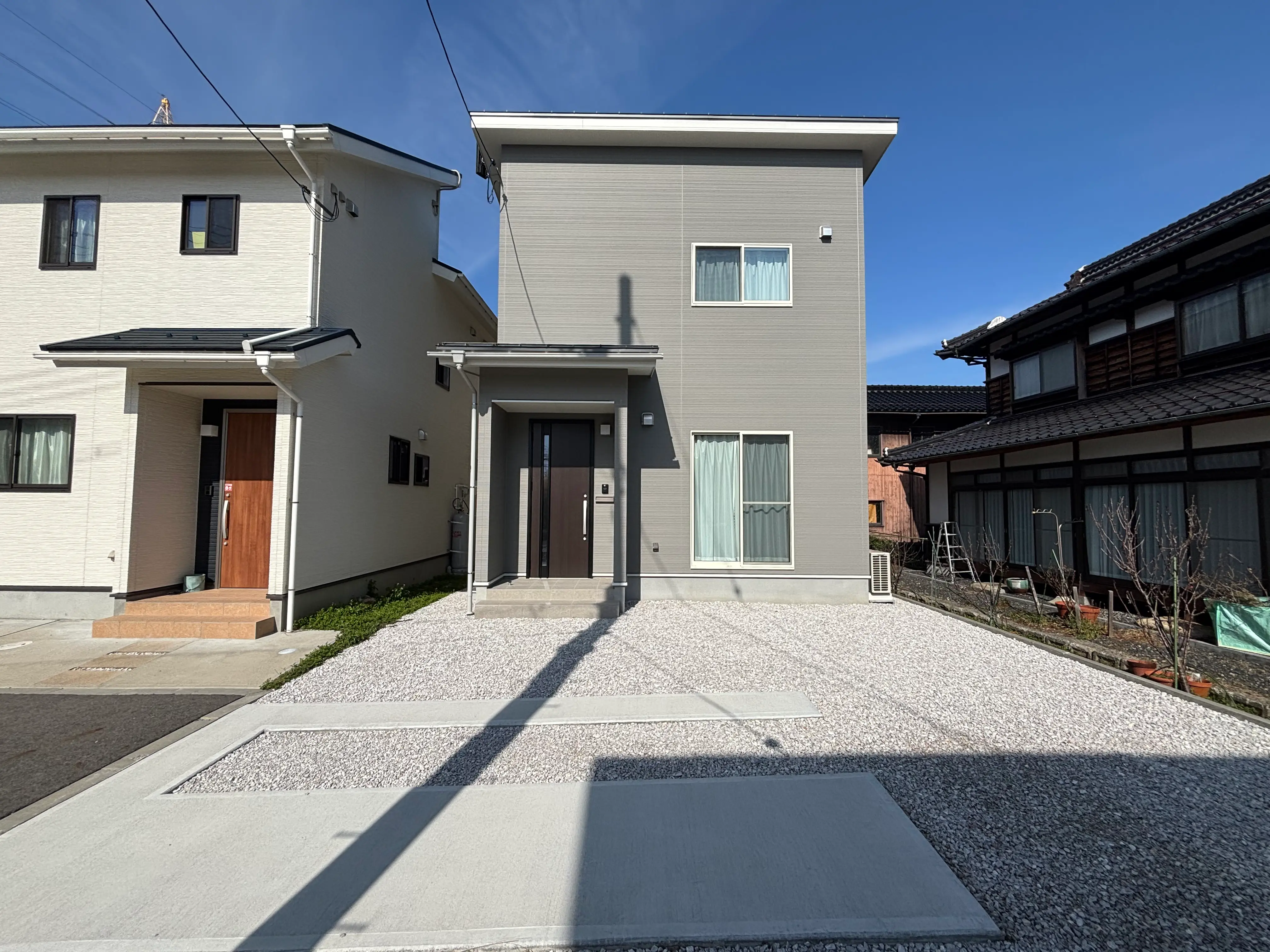 鳥取市吉成南　２階建