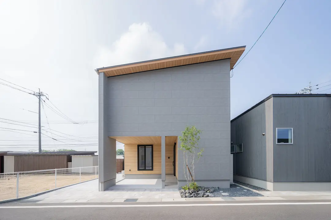 鳥取市安長　２階建