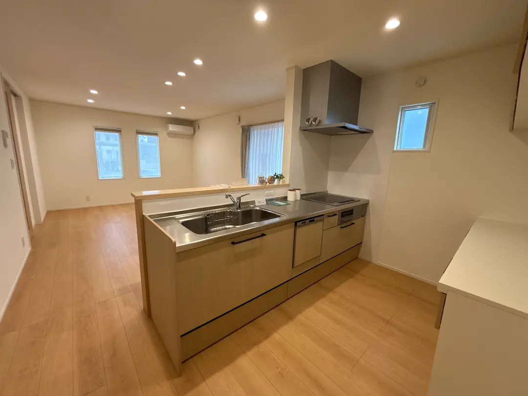 鳥取市吉成南　２階建