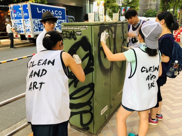 CLEAN&amp;ARTメンバーの活動中の写真