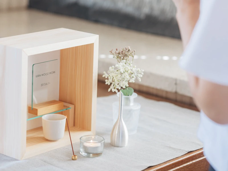 祈りのひととき。手仕事のお盆飾りと仏具