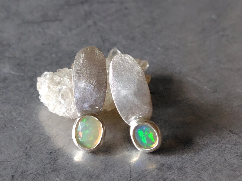 オパール＜10月誕生石＞