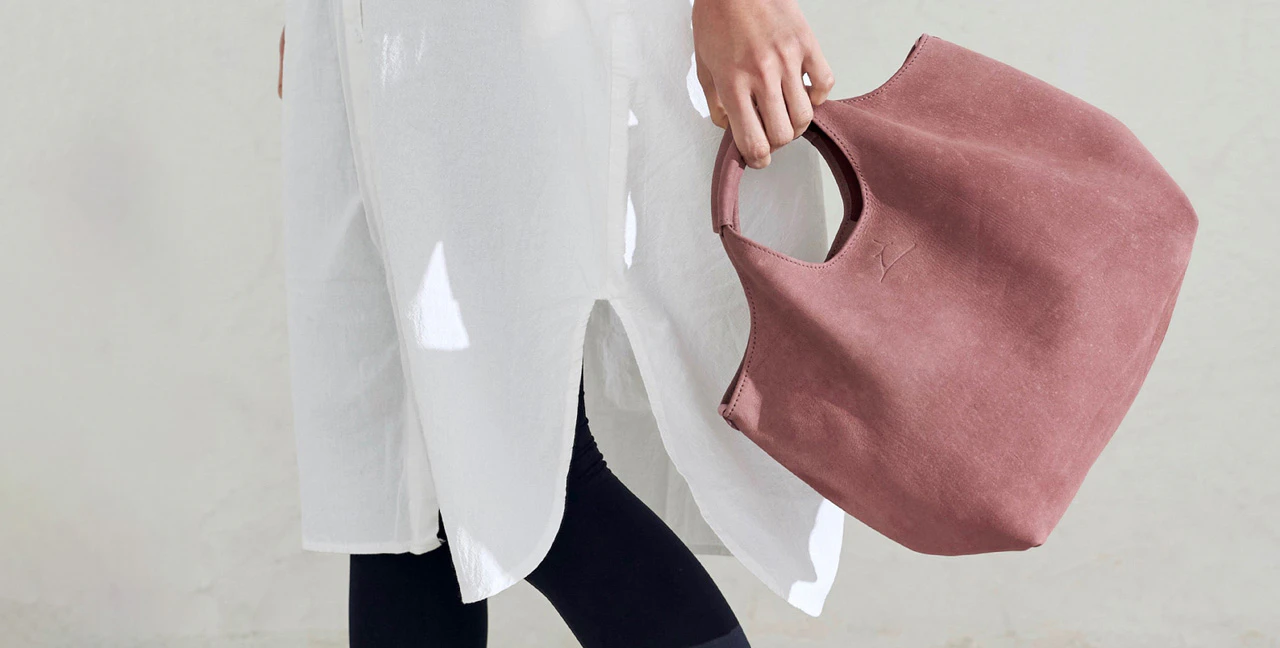 革のかばんと、秋の街へ	