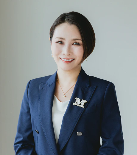 2代目代表取締役・医学博士 村山舞