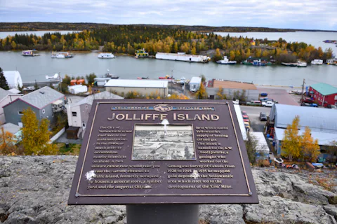 イエローナイフのブッシュパイロット・モニュメント