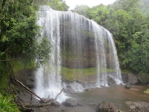 パラオのガラスマオの滝