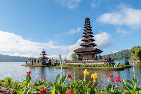 インドネシアのウルン ダヌ ブラタン寺院