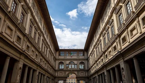 ウフィツィ美術館はフィレンツェの観光スポット！見どころや展示作品、注意点を解説