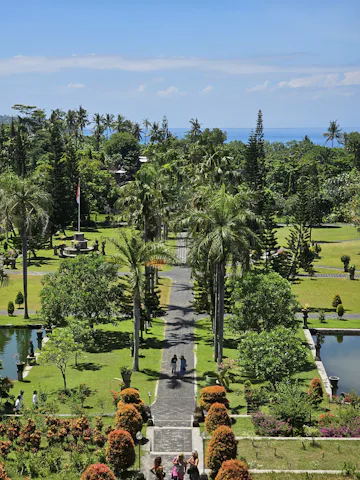 タマンウジュン