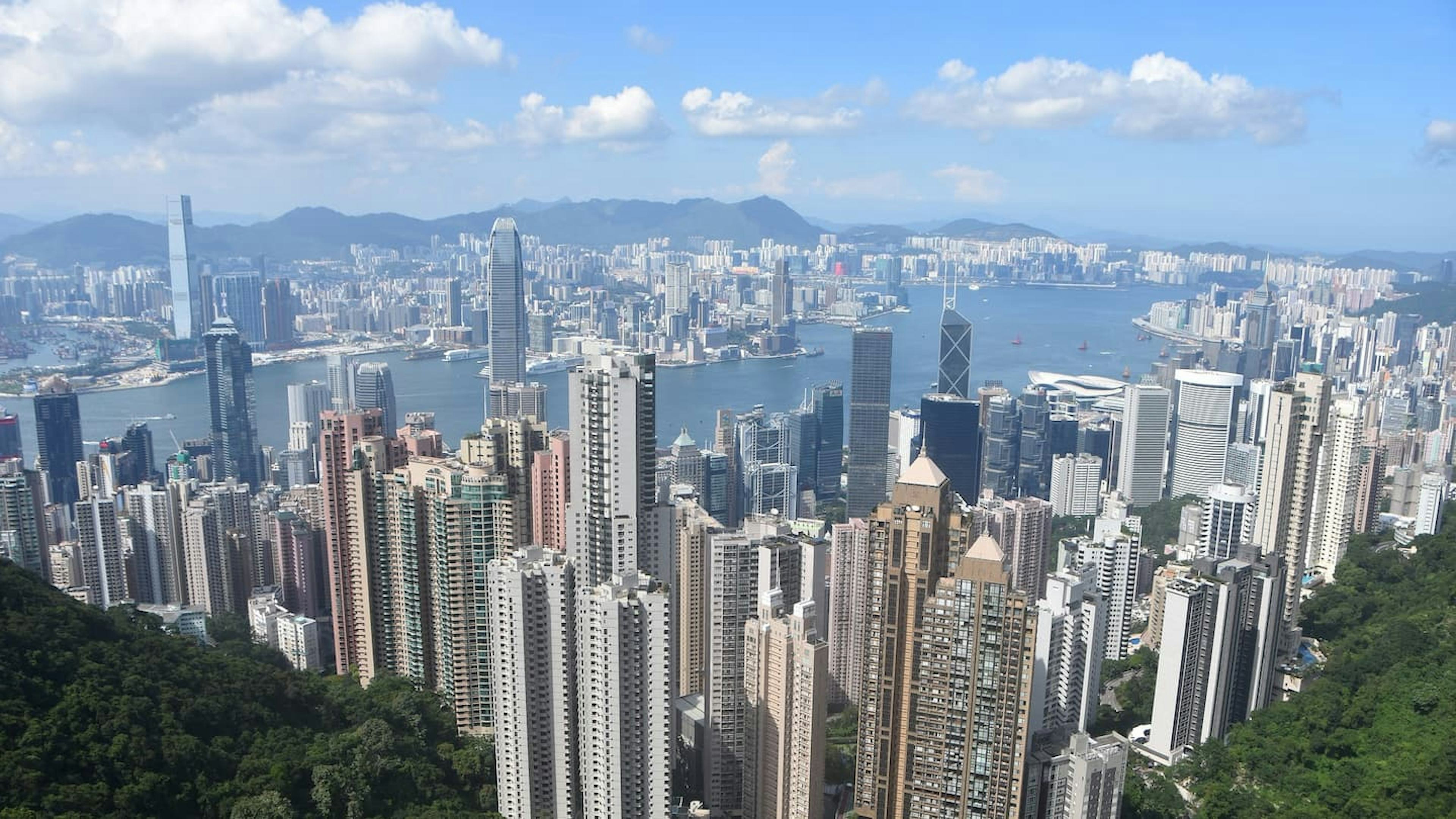 香港旅行で必要な持ち物リスト10選！必需品から便利なものまで紹介