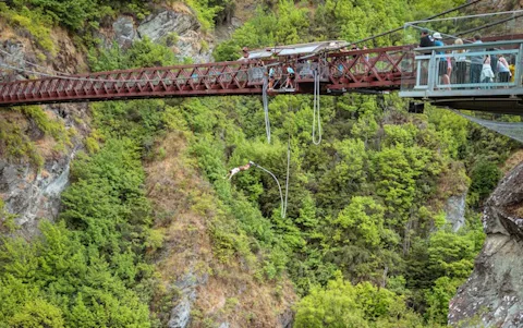 ニュージーランドのカワラウ・ブリッジ・バンジー