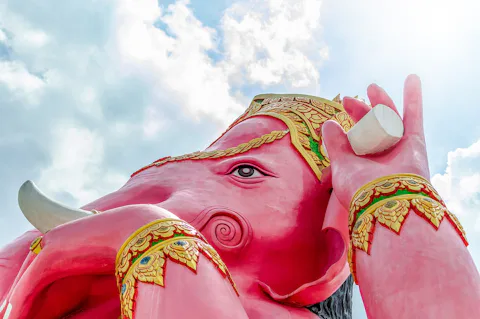 タイのワット・サマーン・ラッタナーラーム(ピンクガネーシャ)