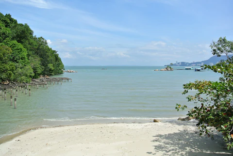 マレーシアのバトゥ・フェリンギビーチ