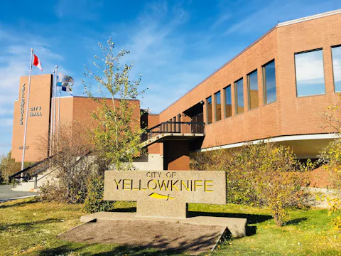 イエローナイフのイエローナイフ ビジターセンター(市庁舎)
