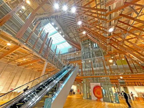 富山市ガラス美術館