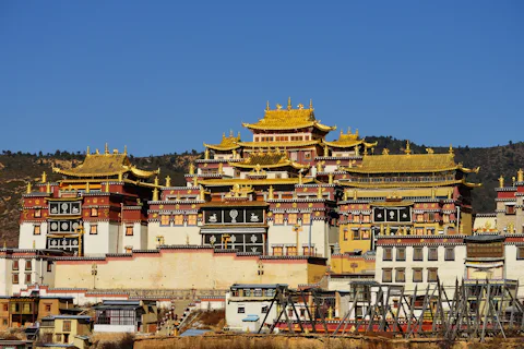 シャングリラの松賛林寺