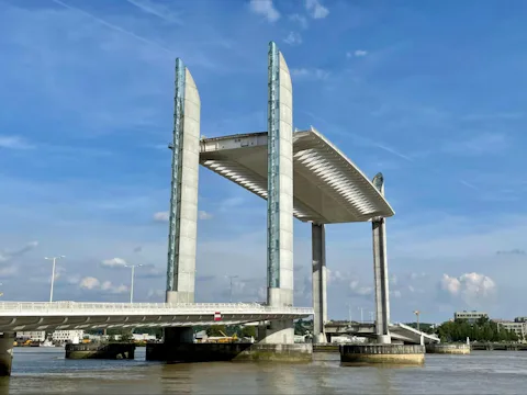 ジャック・シャバン・デルマ橋