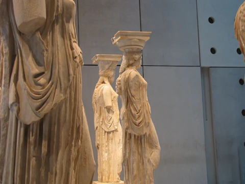 caryatids-1609506_1280.jpeg?w=