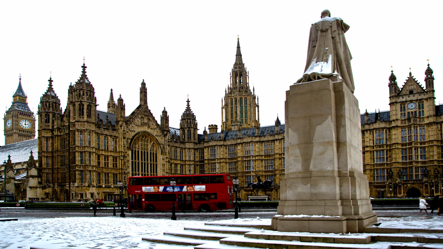 【2026年最新】ロンドンの2月の気温は？おすすめの服装や持ち物を解説