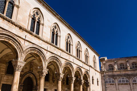 旧総督邸(レクター宮殿)