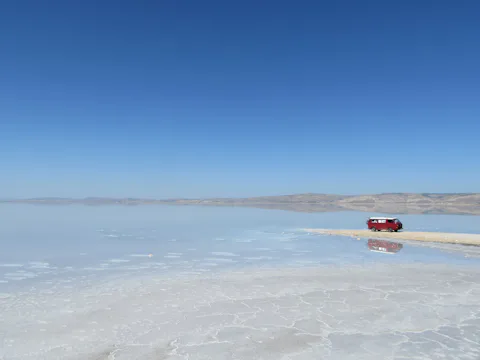 トゥズ湖