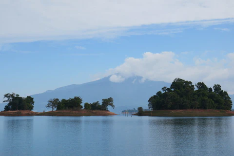 ラオスのナムグム湖