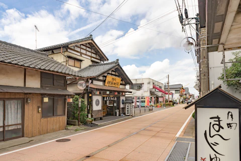 新潟の月岡温泉街