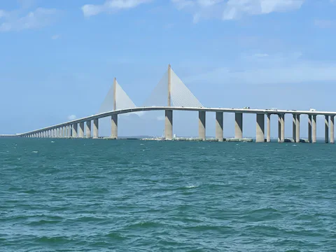 アメリカのサンシャイン・スカイウェイ・ブリッジ