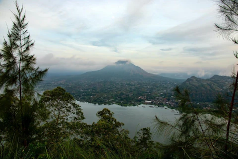 インドネシアのバトゥール湖