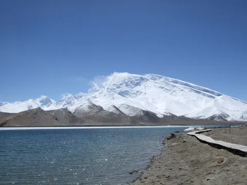 キルギスのカラクリ湖