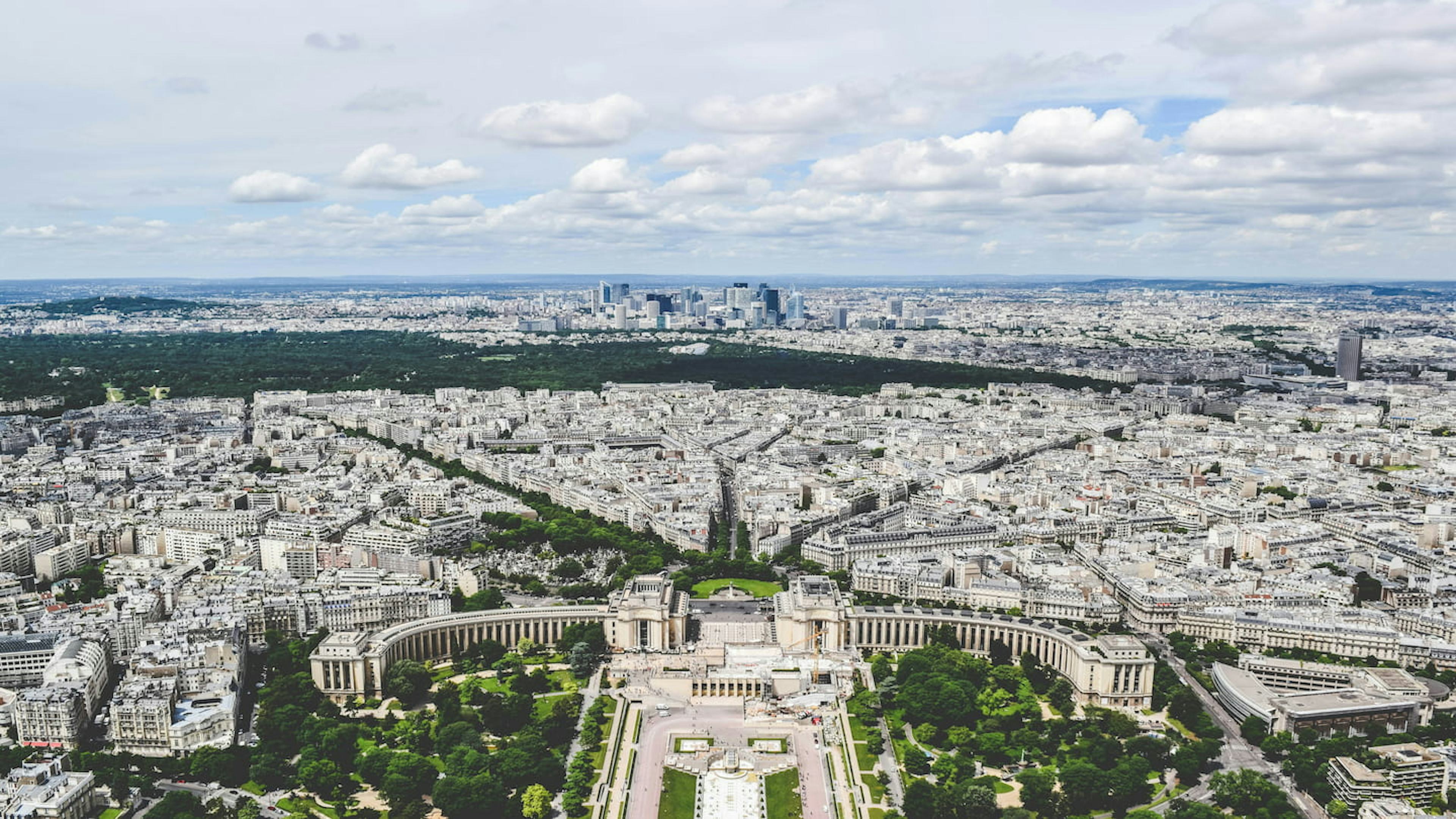 【2026年最新】フランスの気温・気候は？季節別おすすめの服装も解説