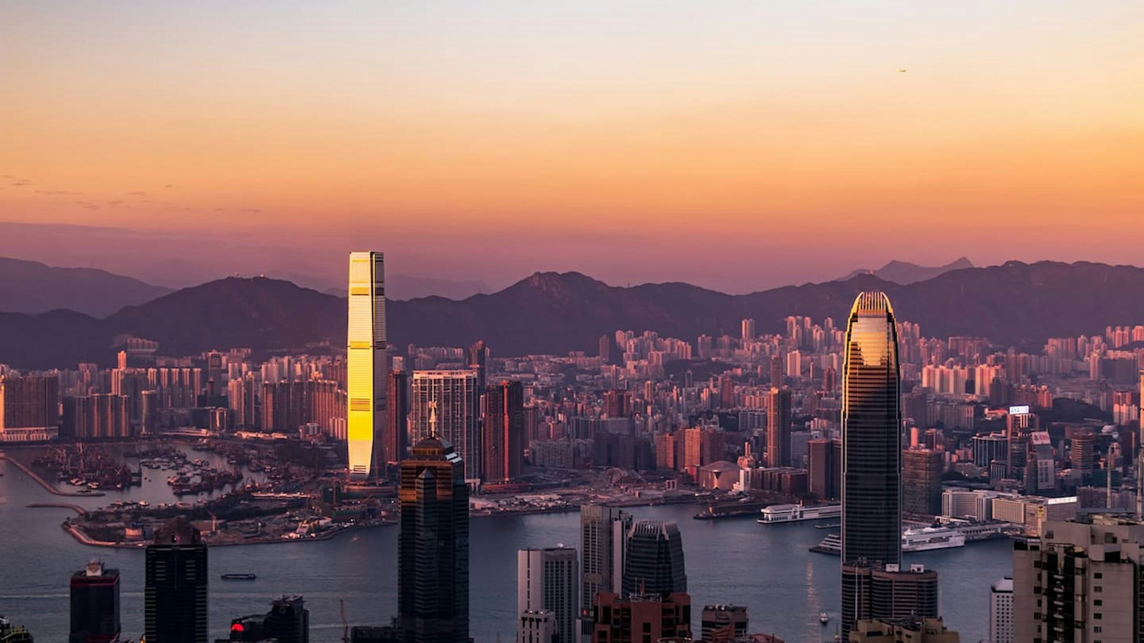 【2025年最新】香港の2月の気温は？おすすめの服装や持ち物を解説