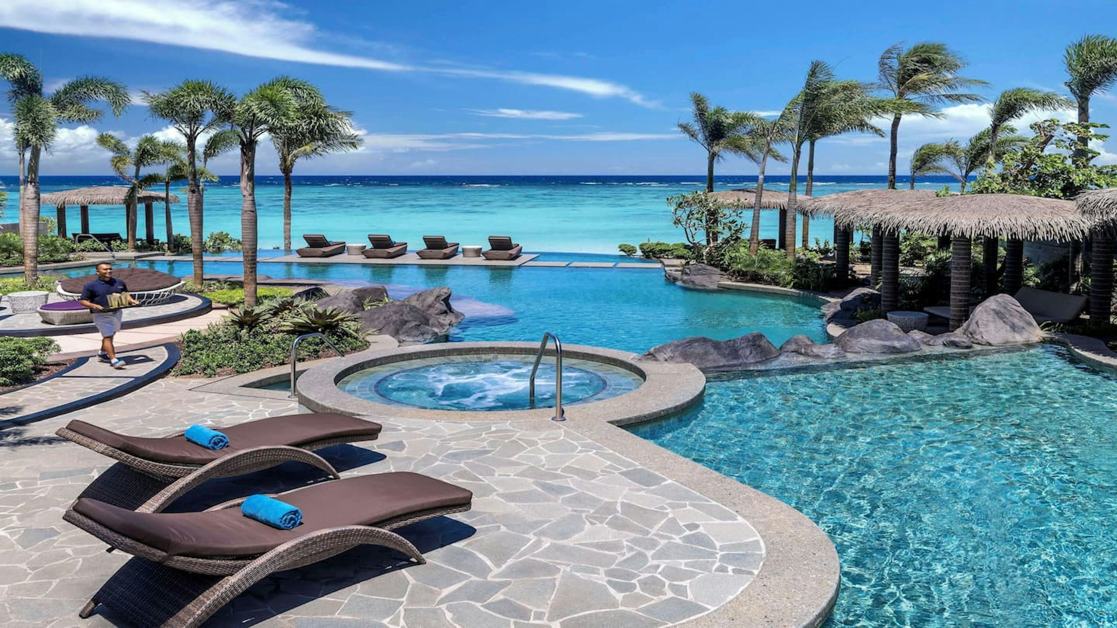 デュシタニグアムはグアム屈指の高級ホテル！プールやレストランを満喫しよう