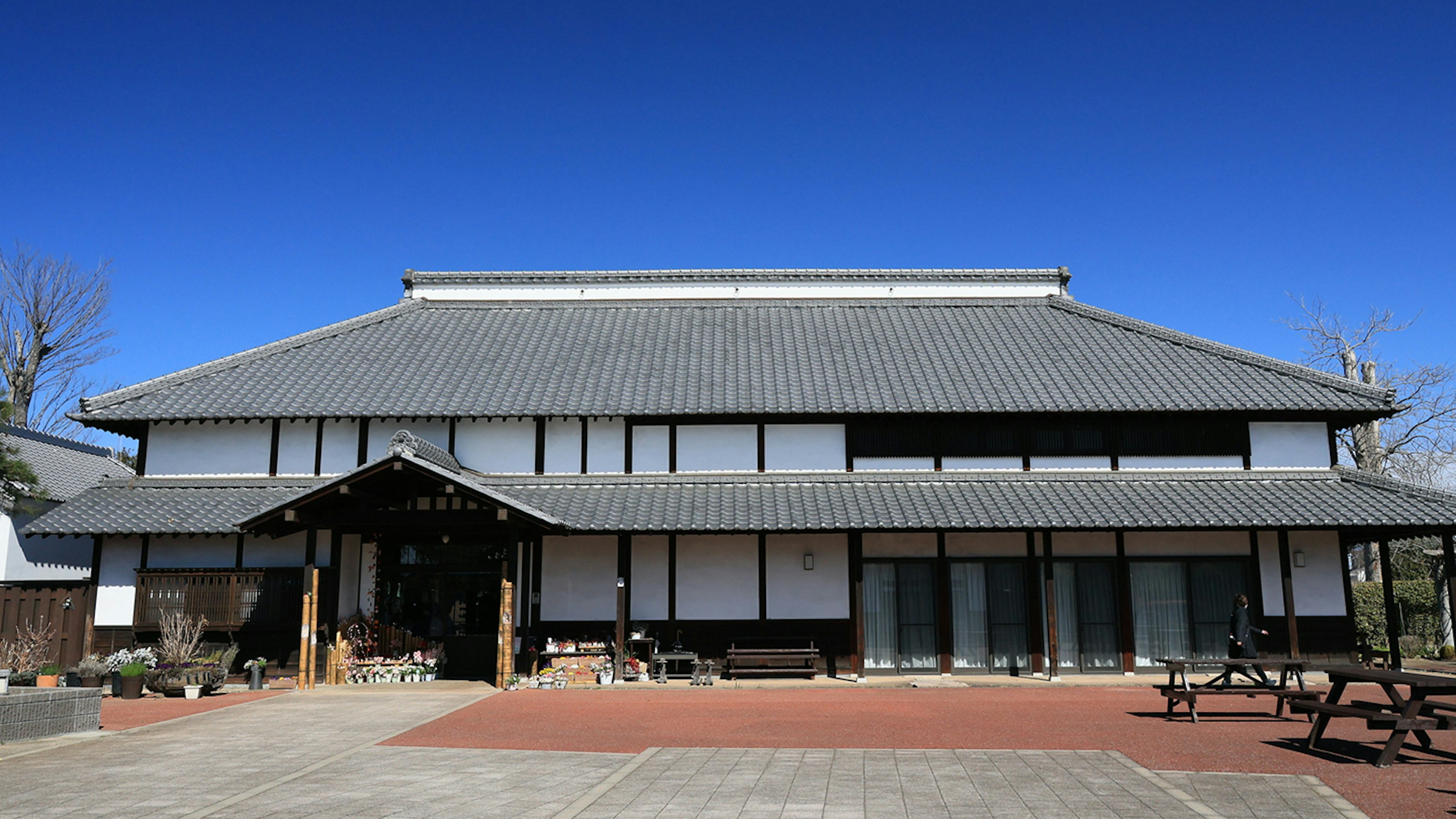 バラと古民家が織りなす癒やしの空間！花久の里の見どころを詳しく紹介