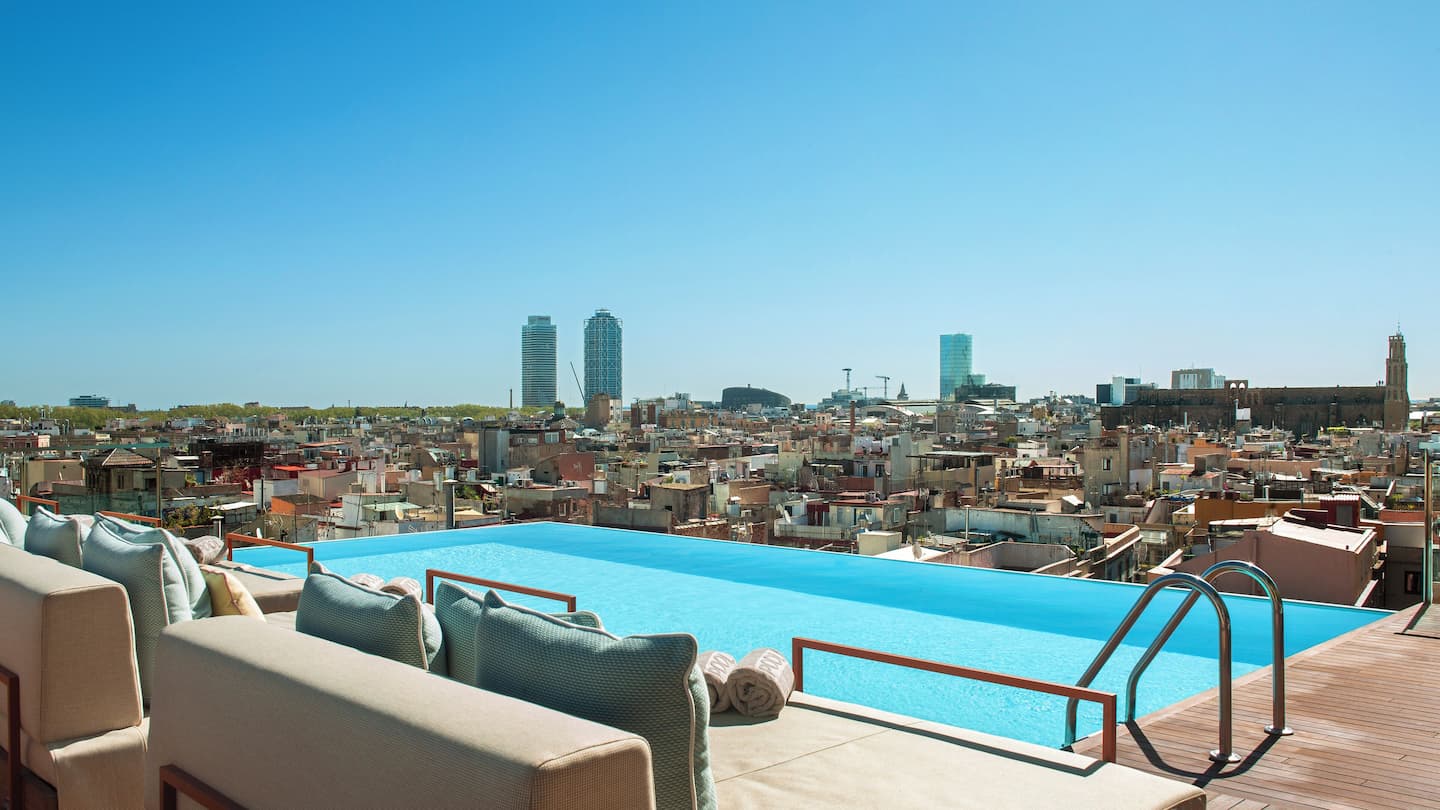 バルセロナのヒルトン系列ホテル7選！部屋やプール、アクセスなどを解説