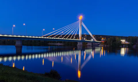 ロヴァニエミの木こりのろうそく橋