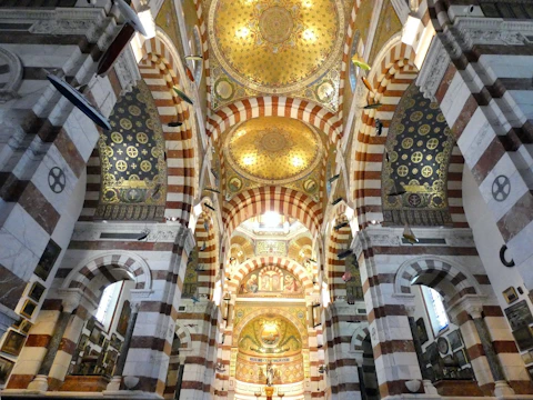 フランスのノートルダム・ド・ラ・ギャルド・バジリカ聖堂