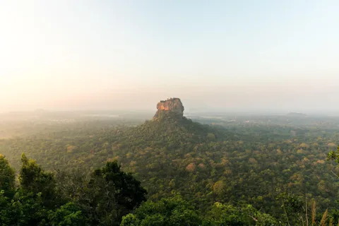 ピドゥランガラ・ロック
