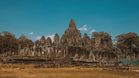 カンボジアの世界遺産！アンコール・トム観光の見どころや見学方法、アクセスを解説